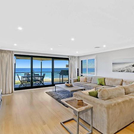 Beach Front Luxury Entrance Exterior photo
